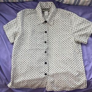 Notations White and Navy Geo-Print Short Sleeve Button-Up Shirt.Womens 8 petite